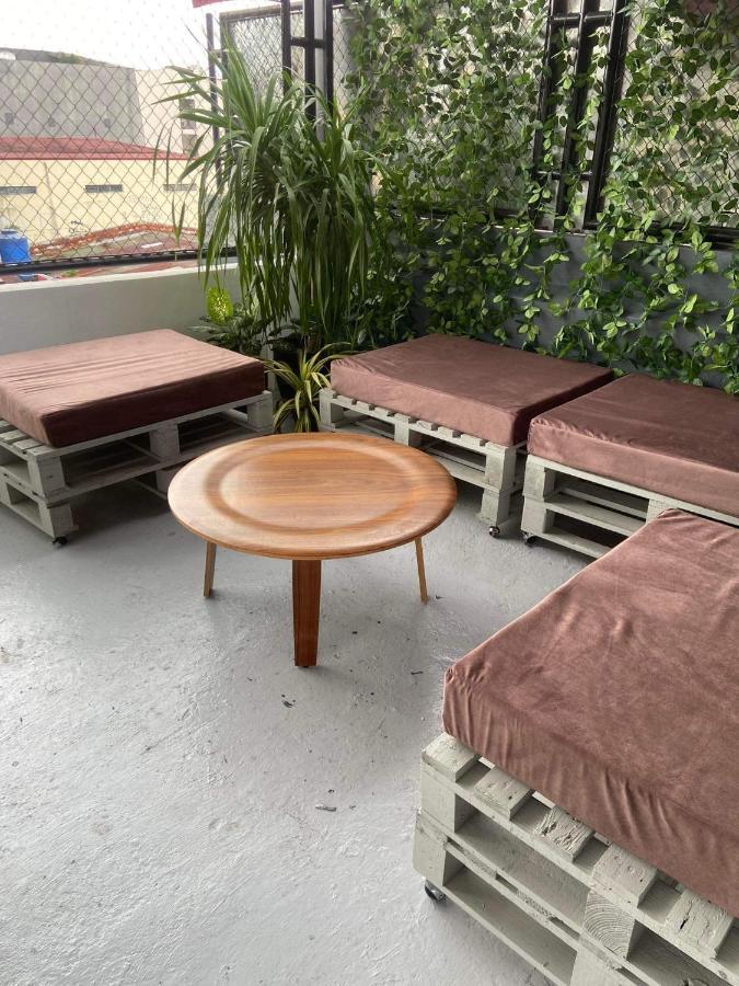 Lime Lite Manila Hostel Макати Экстерьер фото