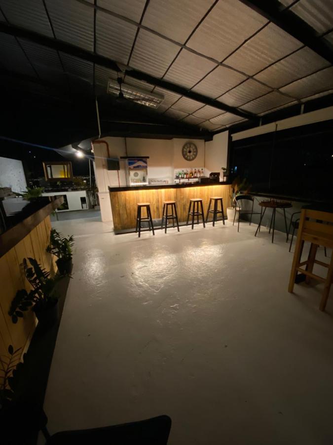 Lime Lite Manila Hostel Макати Экстерьер фото