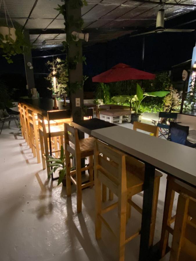 Lime Lite Manila Hostel Макати Экстерьер фото
