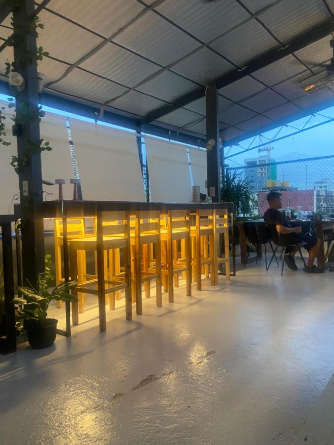 Lime Lite Manila Hostel Макати Экстерьер фото