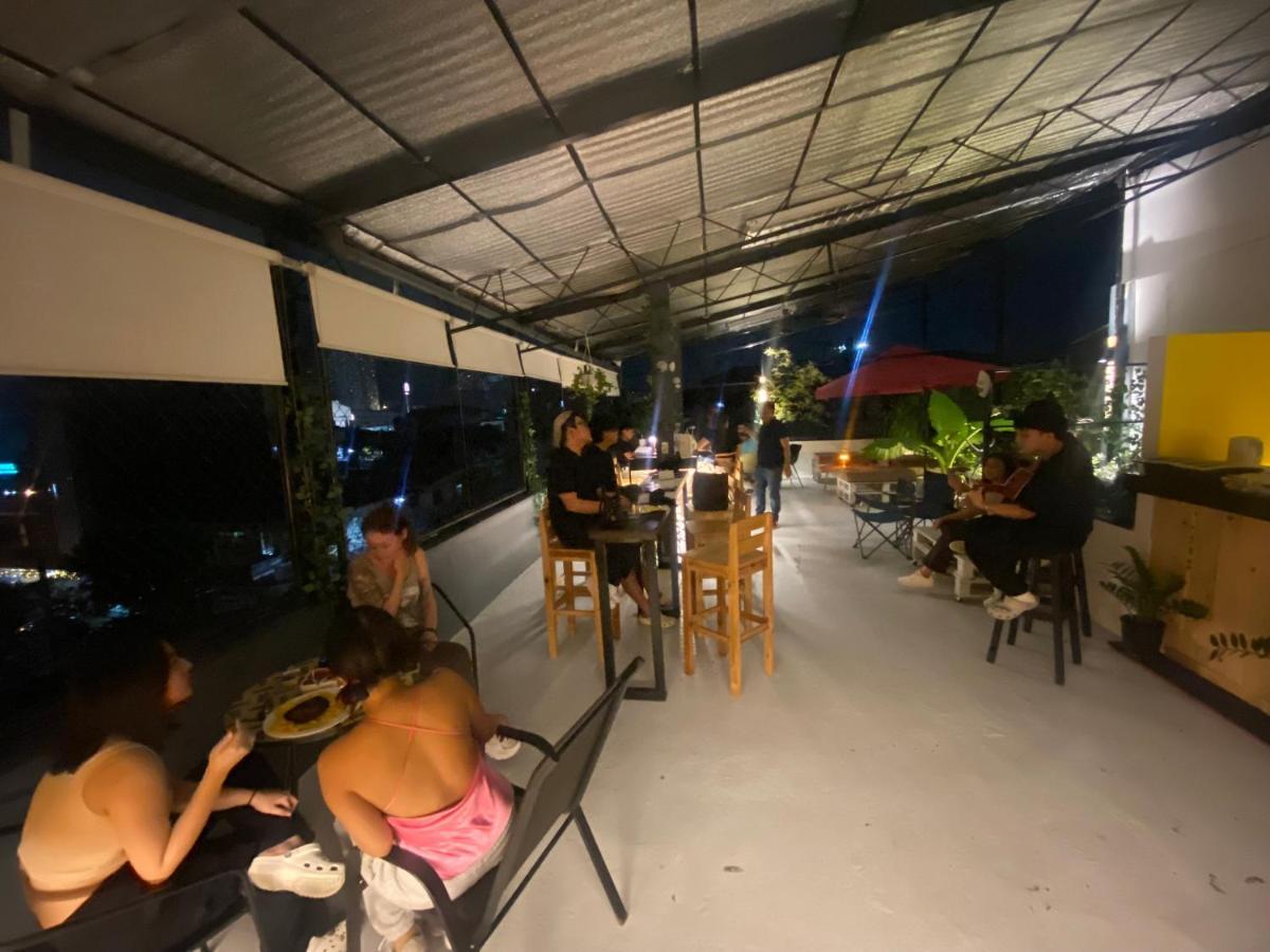 Lime Lite Manila Hostel Макати Экстерьер фото