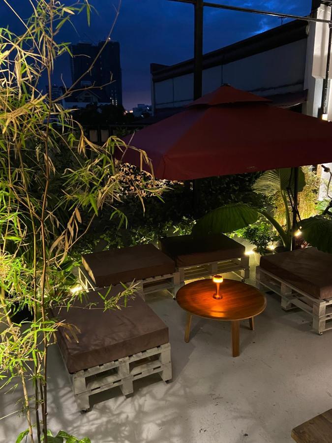 Lime Lite Manila Hostel Макати Экстерьер фото