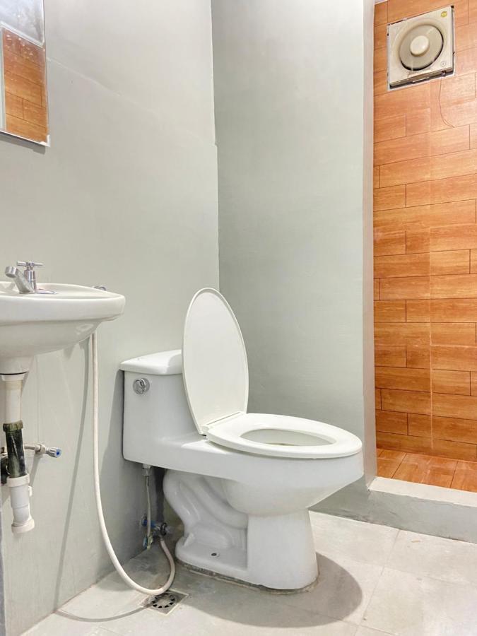 Lime Lite Manila Hostel Макати Экстерьер фото