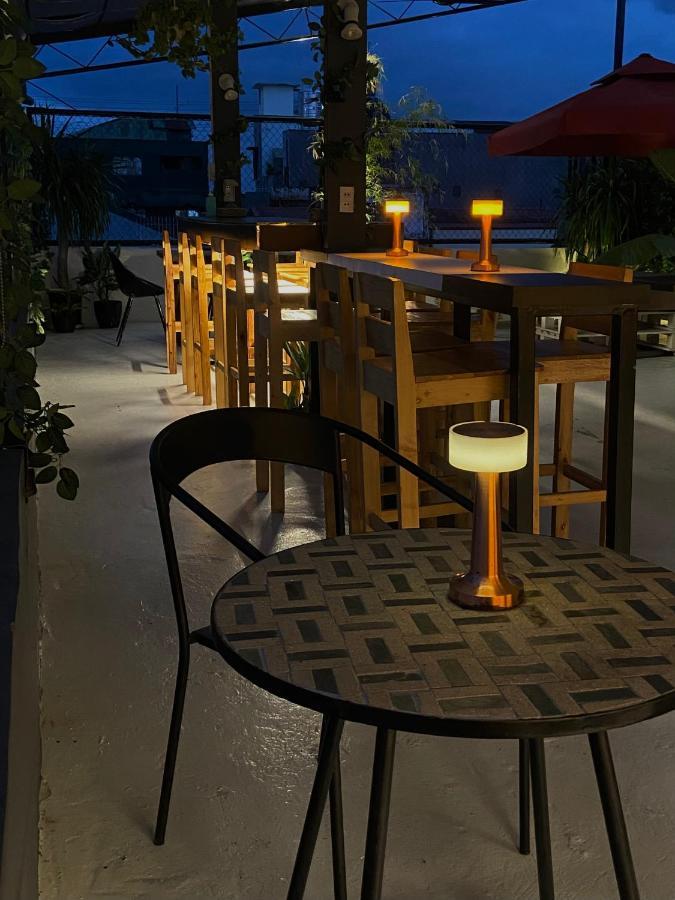 Lime Lite Manila Hostel Макати Экстерьер фото