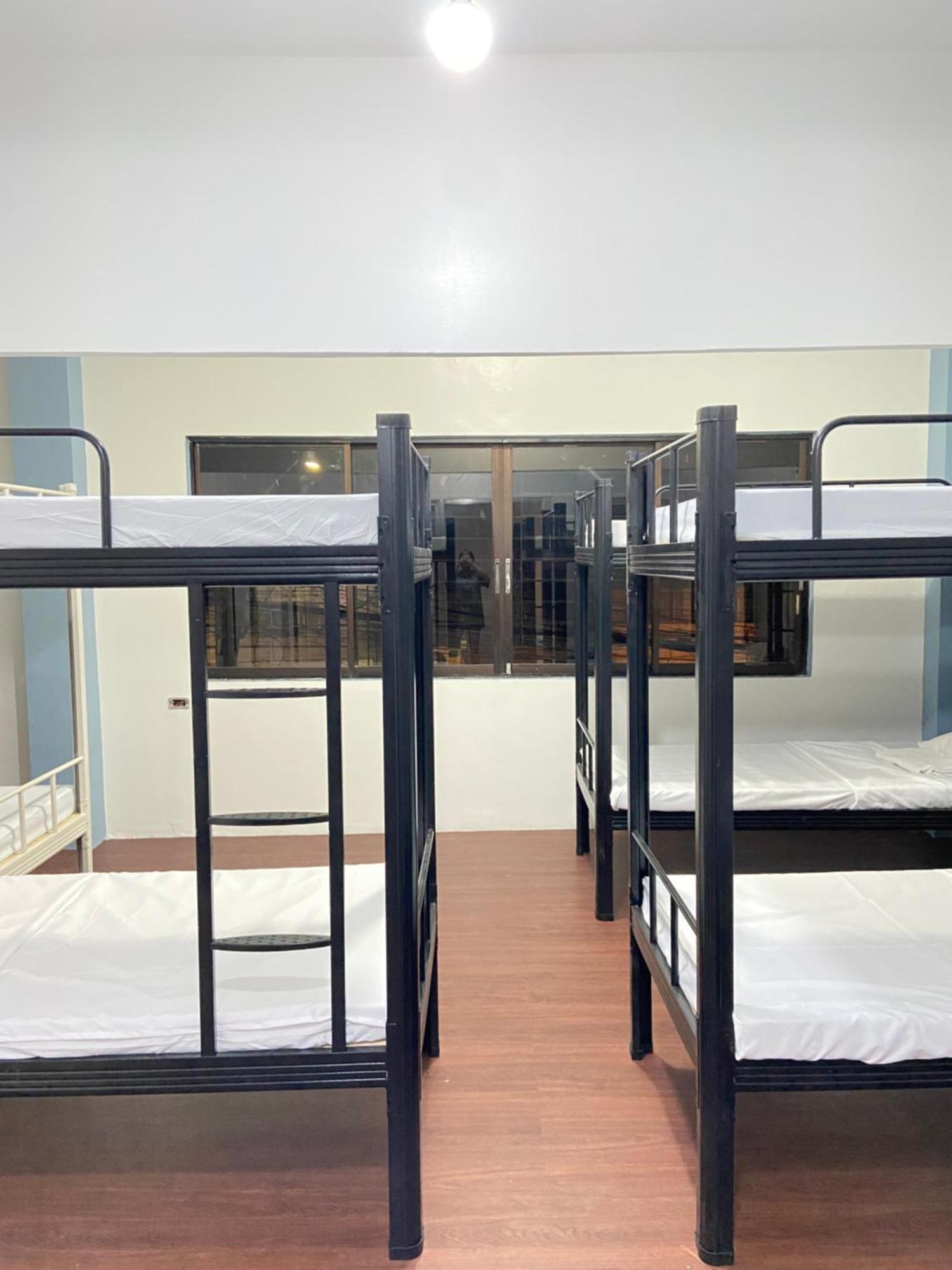 Lime Lite Manila Hostel Макати Экстерьер фото